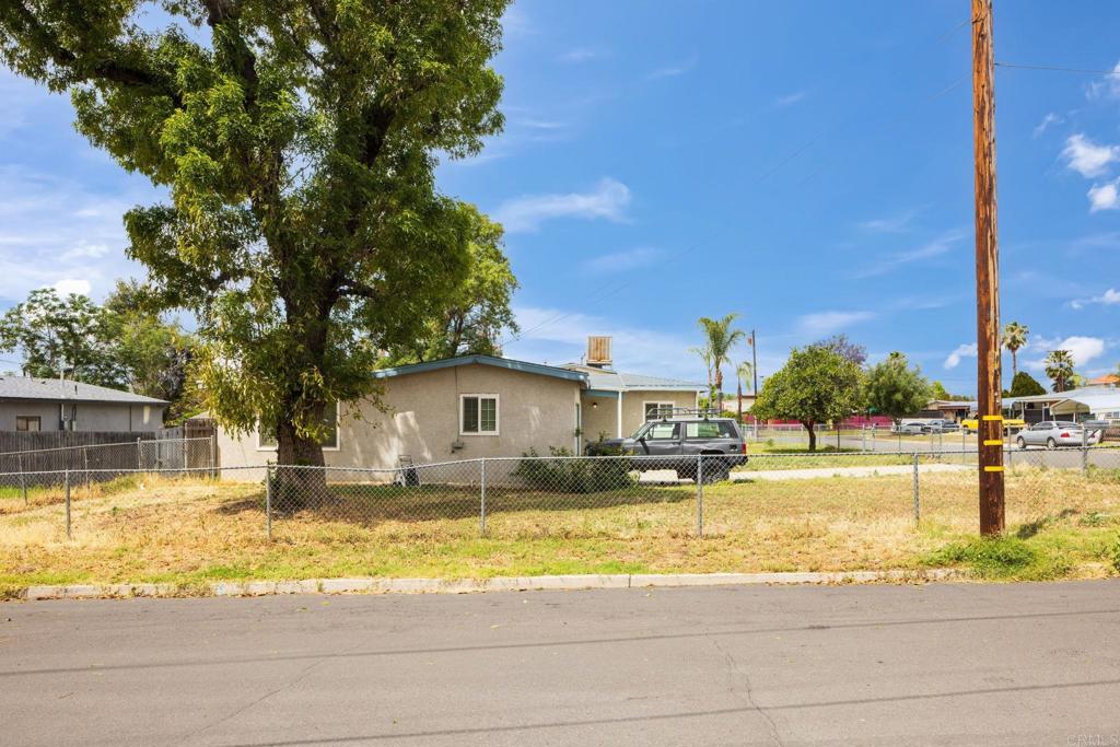 6564 Lynwood Way