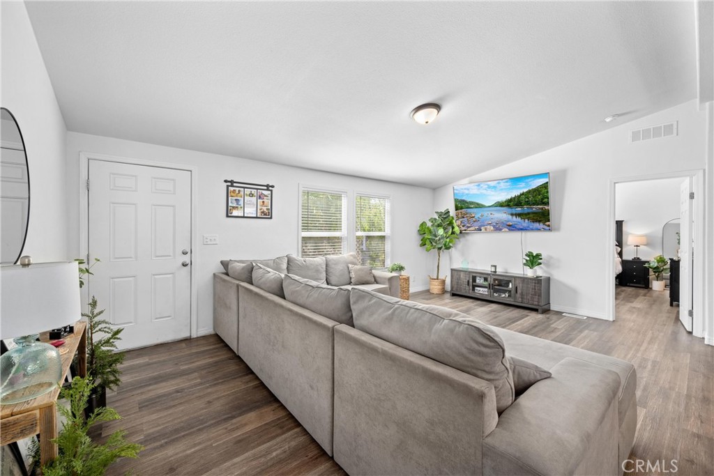 913 S Grand Avenue 20