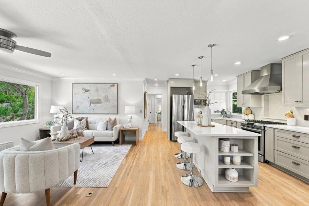 1666 Creek Drive