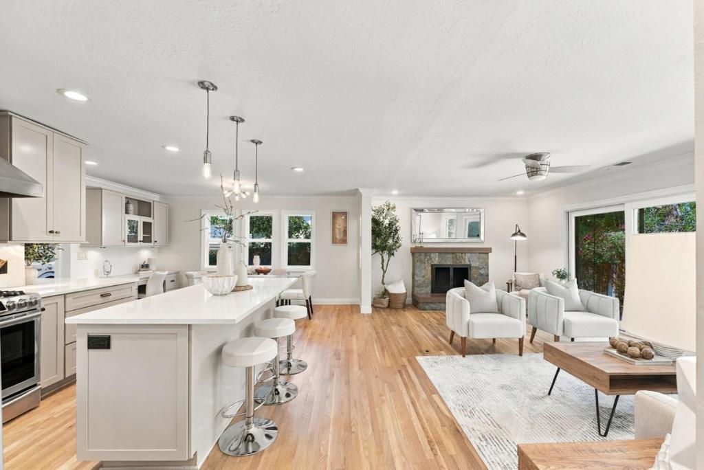1666 Creek Drive