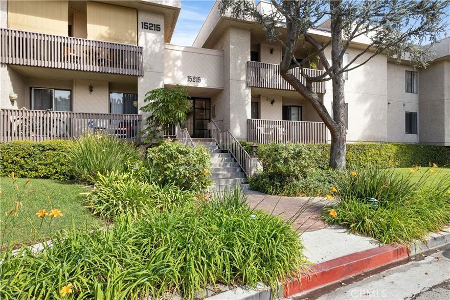 Desirable and unique Oak Point pet friendly community. Two bedrooms, with one full and one-half bath, plus a private master vanity dressing area. Tastefully remodeled throughout with high quality materials, including recessed lighting, a kitchen with custom cabinetry featuring quiet close hinges and drawers, granite counters with tile backsplash, stainless steel appliances, microwave hood and tile flooring. Fully remodeled powder room, bath vanities with granite counters, raised panel doors. Laminate flooring and hardwoods, with extra high base moldings. Other features include; loads of bedroom closet space with custom improvements as well as two first floor guest closets, gas fireplace, included washer/dryer set, direct access to subterranean garage parking and storage locker, private north facing balcony, windows with new custom shutters and sky lighted staircase. Community features include; pristine park-like grounds, multiple tennis courts, multiple pool and spas, sauna, and recreation room. Additionally, the HOA is earthquake insured. Lastly the property is conveniently located near the intersection of the 101 and 405 freeways, close to shopping, dining and entertainment centers.