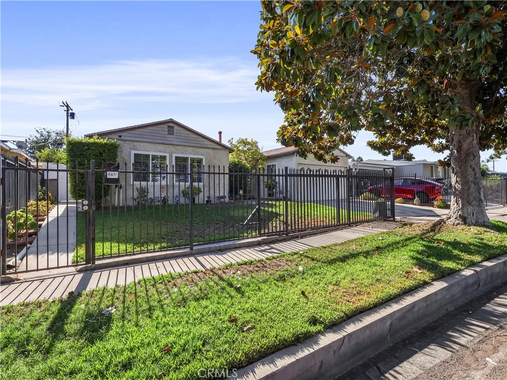 Panorama City, California 91402, United States, 3 Bedrooms Bedrooms, ,1 BathroomBathrooms,Residential,Active,216267