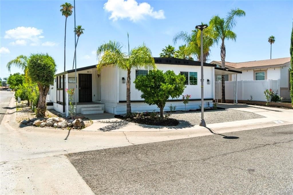 900 Santa Clara