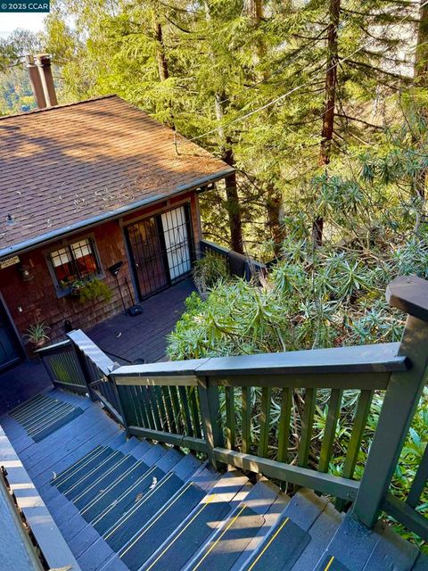 Photo of 7875 Skyline BLVD Blvd, Oakland, CA 94611 (MLS # 41119079)
