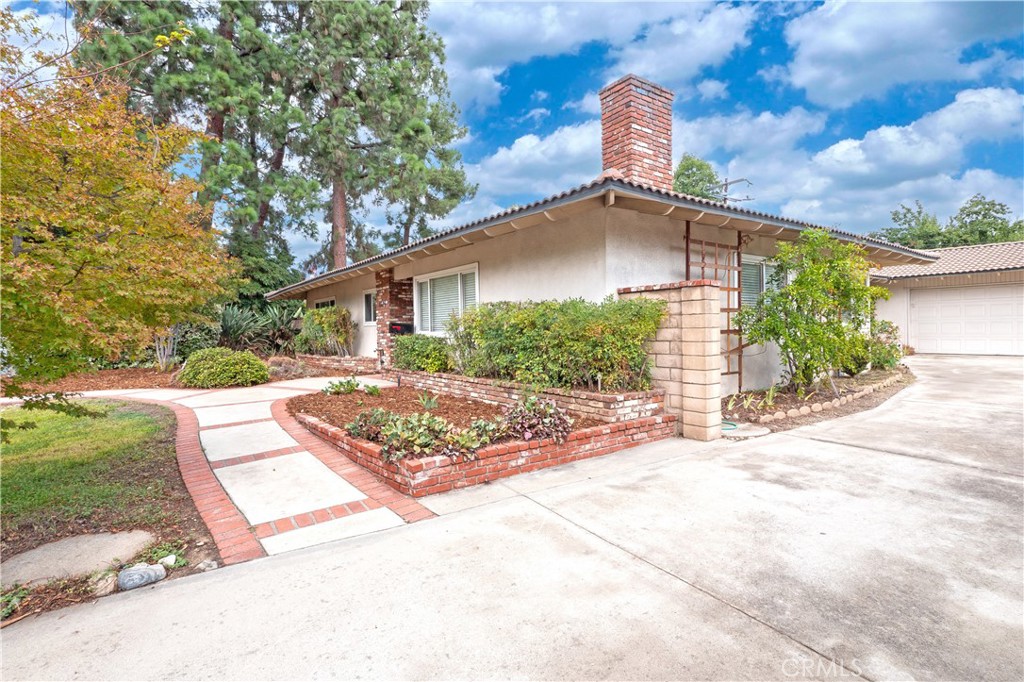 1736 Sumner