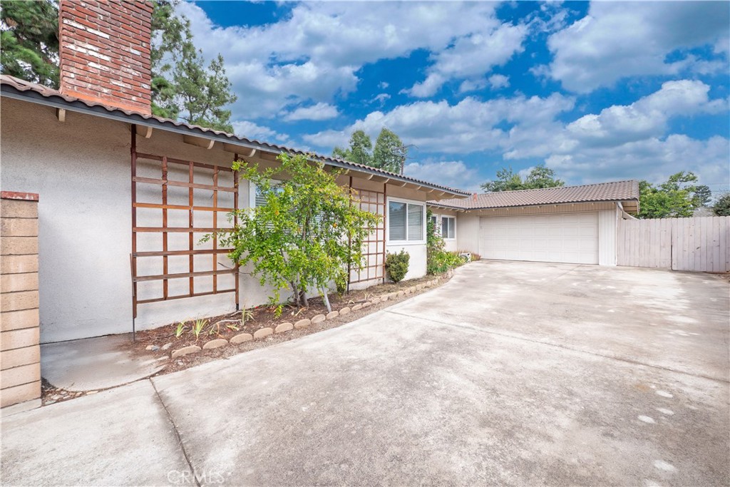 1736 Sumner