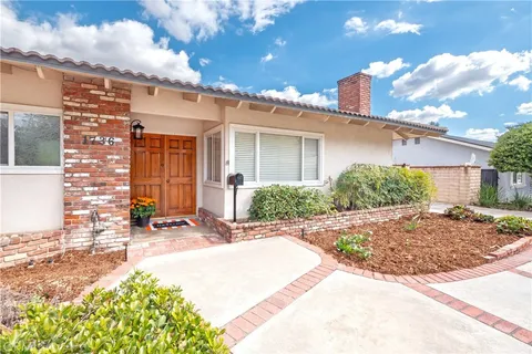 1736 Sumner Ave, Claremont, CA 91711 - MLS#: CV25240880