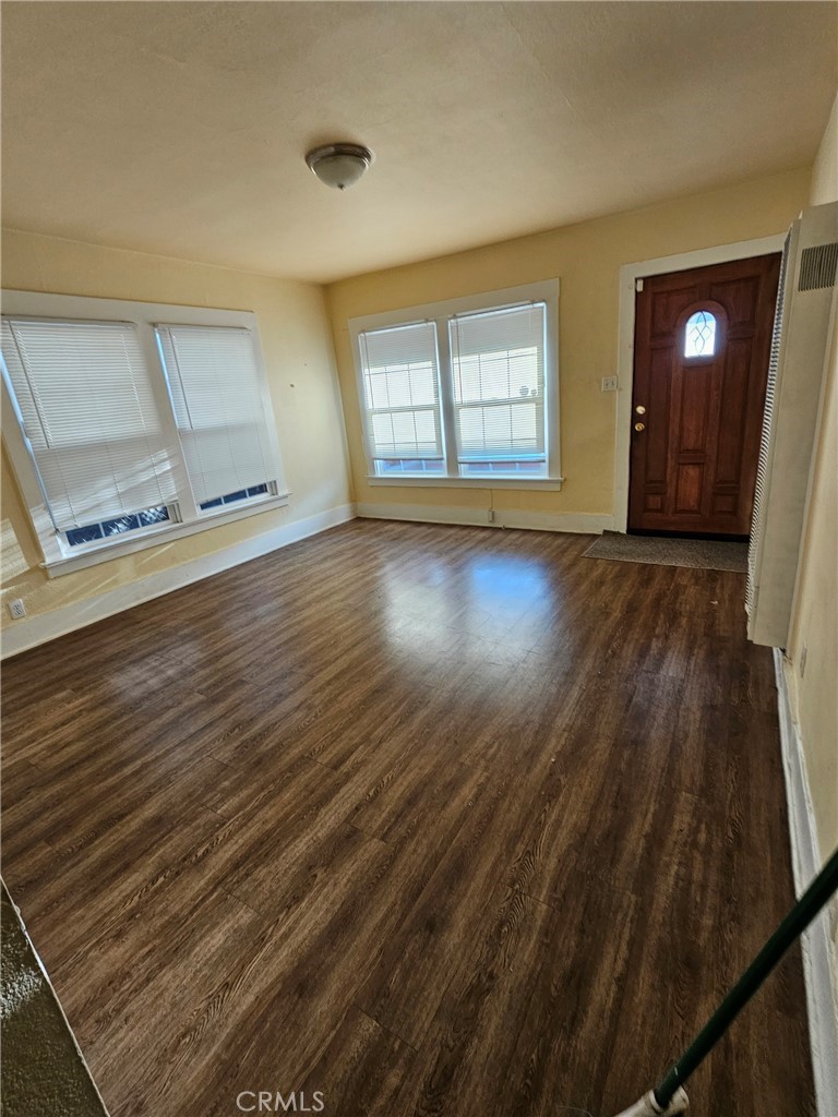 416 Cerritos Avenue