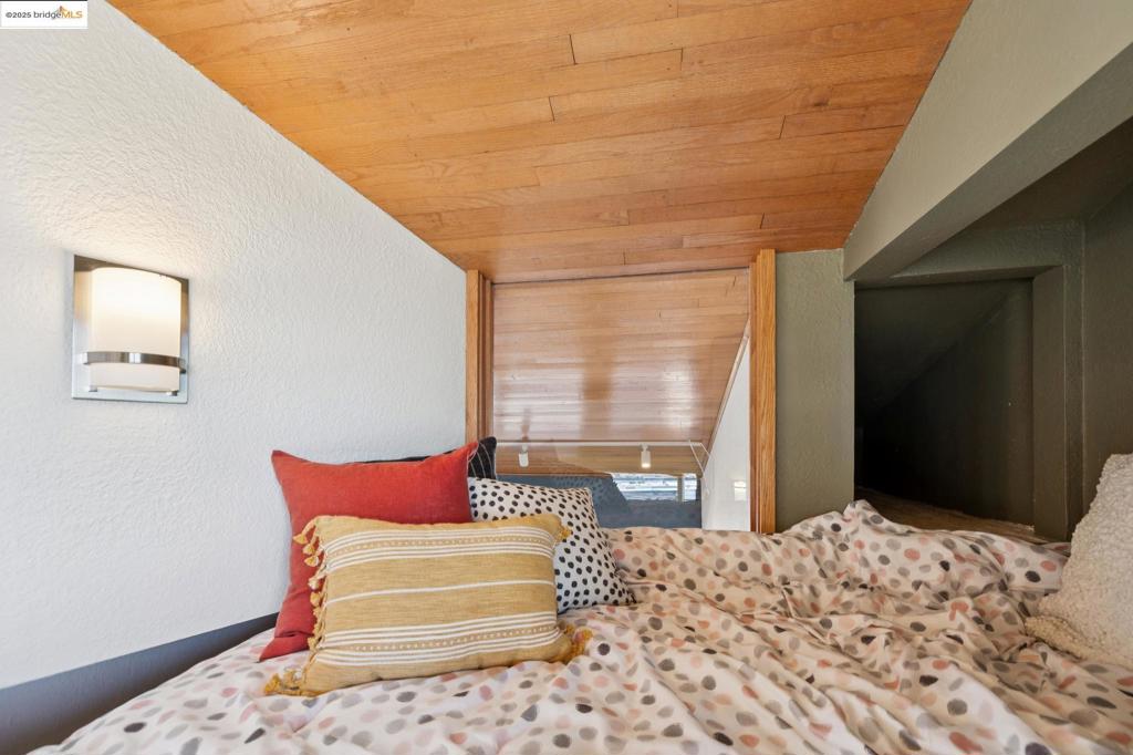 EL CERRITO HILLS - Residential