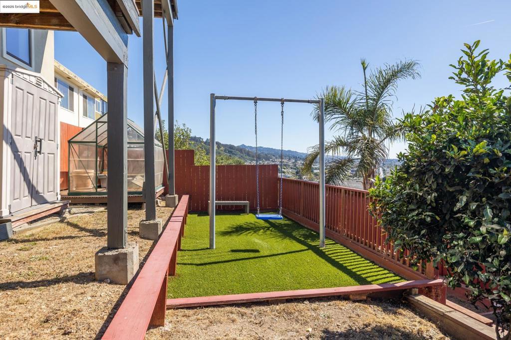 EL CERRITO HILLS - Residential