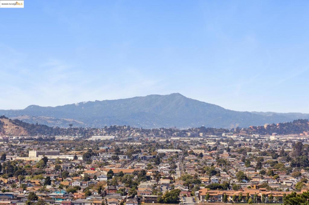 EL CERRITO HILLS - Residential