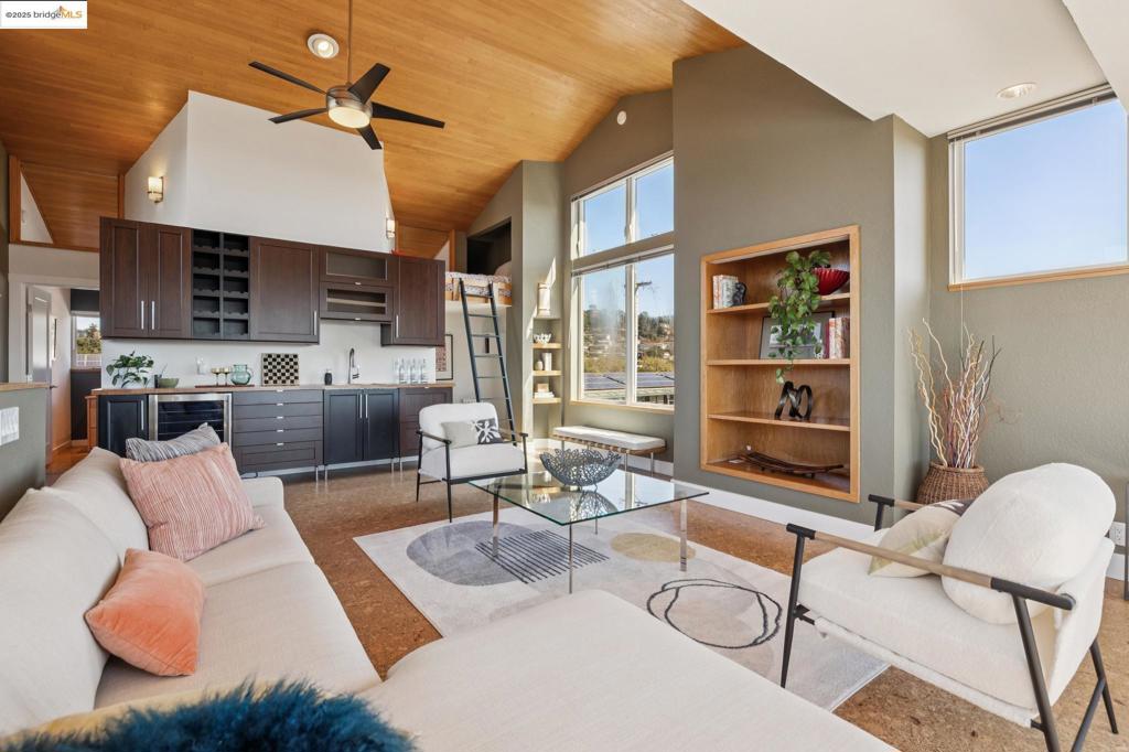 EL CERRITO HILLS - Residential