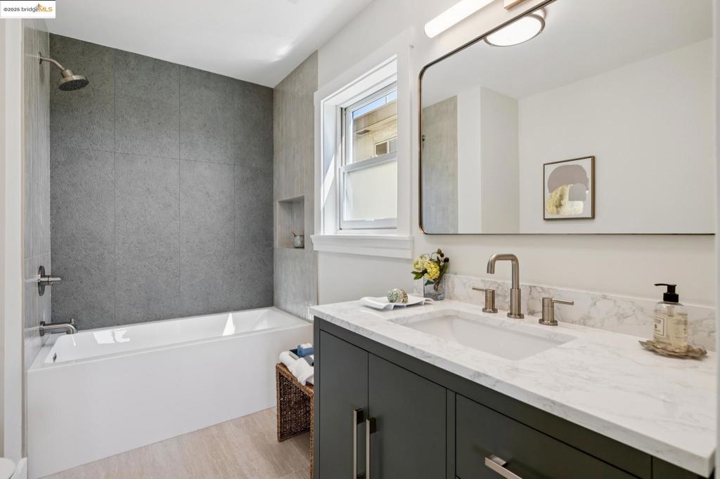 EL CERRITO HILLS - Residential