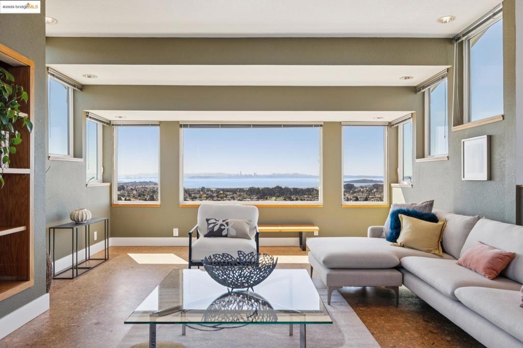 EL CERRITO HILLS - Residential