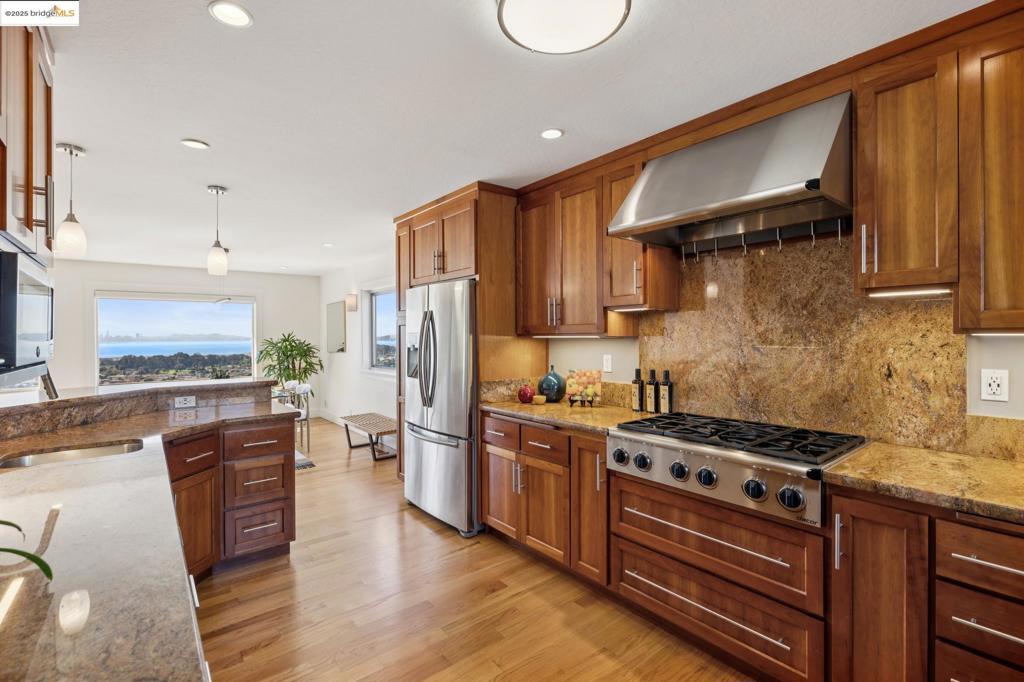 EL CERRITO HILLS - Residential