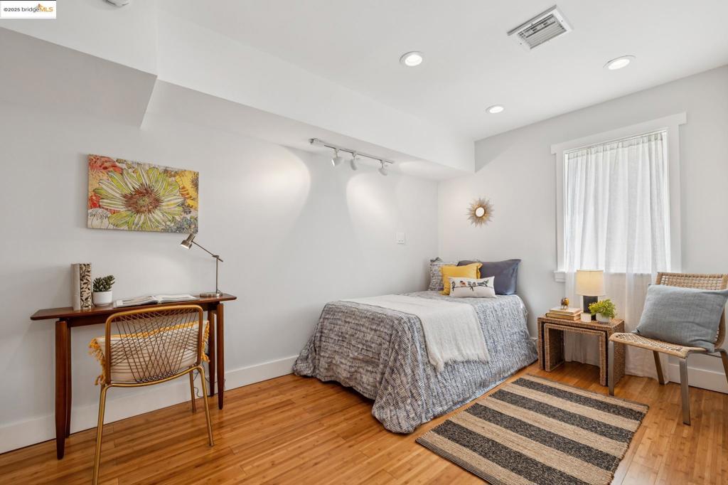 EL CERRITO HILLS - Residential