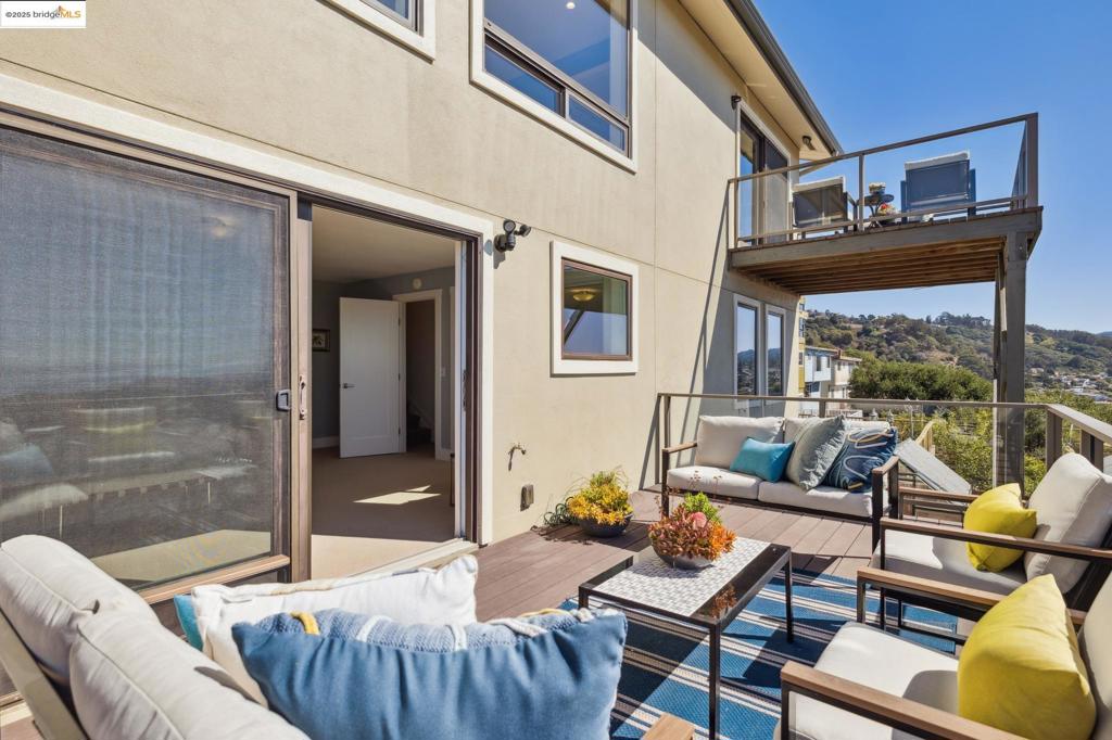 EL CERRITO HILLS - Residential