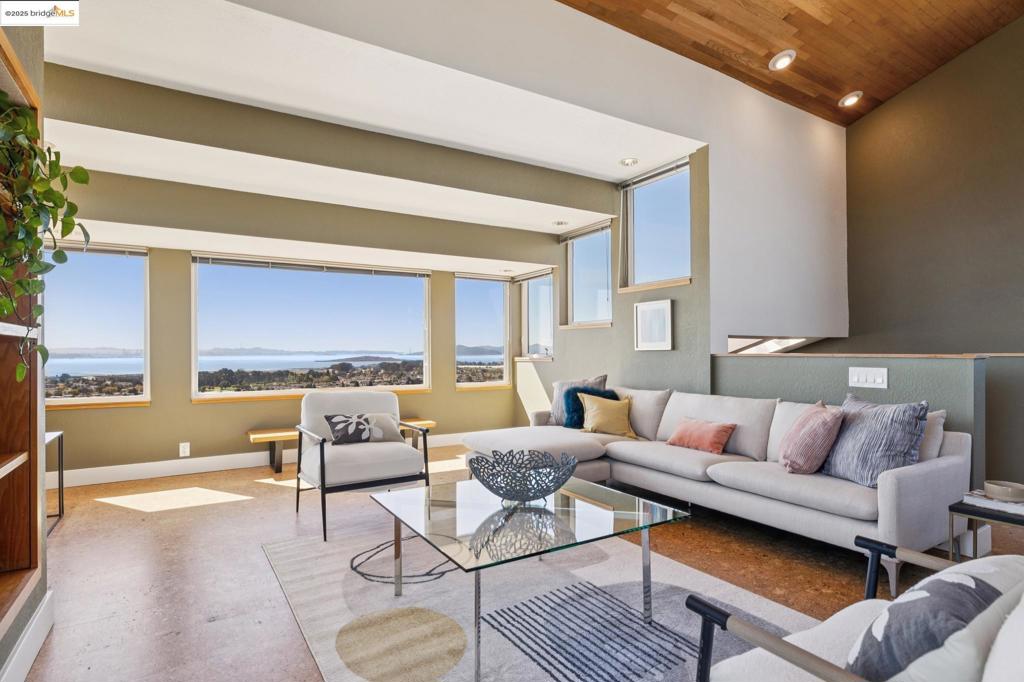 EL CERRITO HILLS - Residential