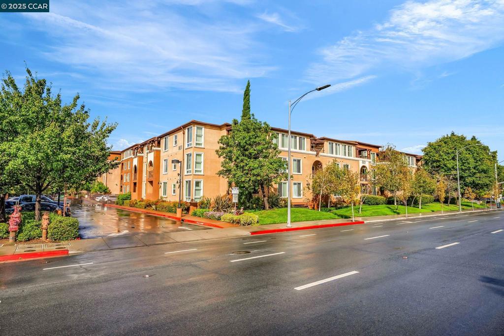 Move-In Ready 2 Bed / 2 Bath Luxury Condo – Prime Silicon Valley Location! Spacious and bright with brand new quality carpet & fresh paint. Newer appliances & in-unit laundry. Charming arched doorway and south-facing balcony with Santa Cruz Mountain views. Two elevators for easy access. Two underground parking spaces. Gated community with secured entry. Community amenities: pool, spa, gym, playground & picnic area. Located near Santana Row & Valley Fair for top-rated shopping and dining Easy freeway access to 880, 280, and 17— perfect for professionals & families alike Enjoy the perfect blend of work, life, and leisure. Come feel the cozy energy of this unit! Schedule your showing today!