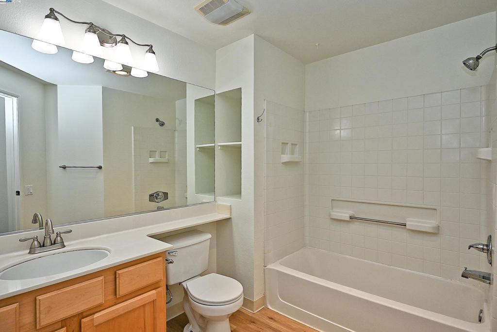 CLAREMONT HILLS - Residential