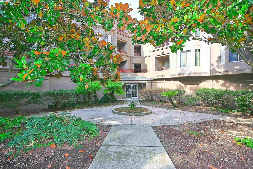 CLAREMONT HILLS - Residential