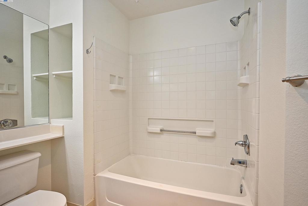 CLAREMONT HILLS - Residential