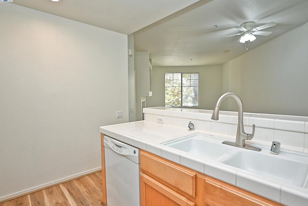 CLAREMONT HILLS - Residential