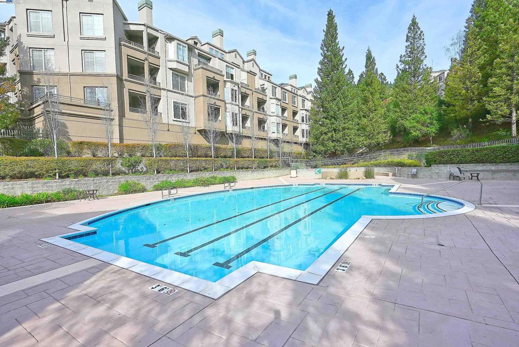 CLAREMONT HILLS - Residential