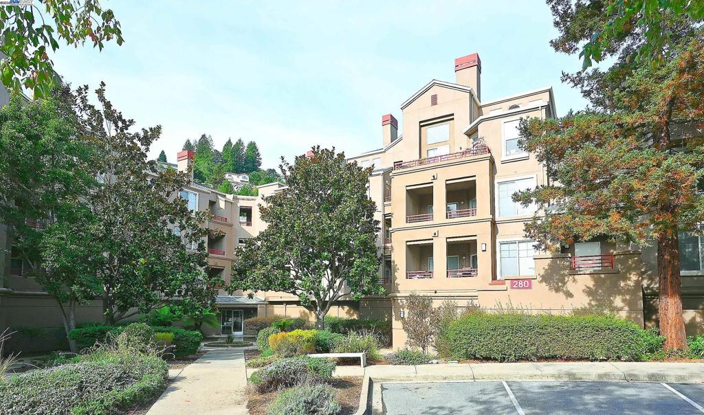 CLAREMONT HILLS - Residential