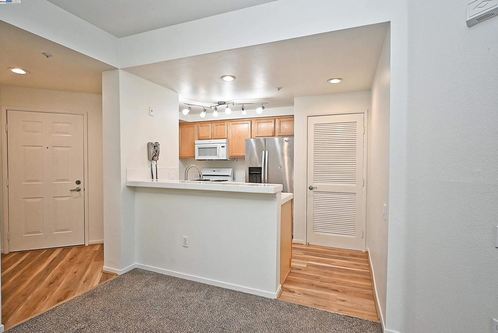 CLAREMONT HILLS - Residential