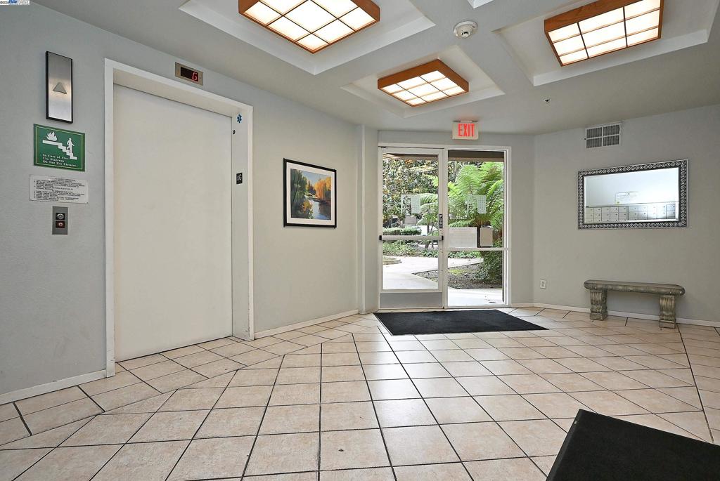 CLAREMONT HILLS - Residential