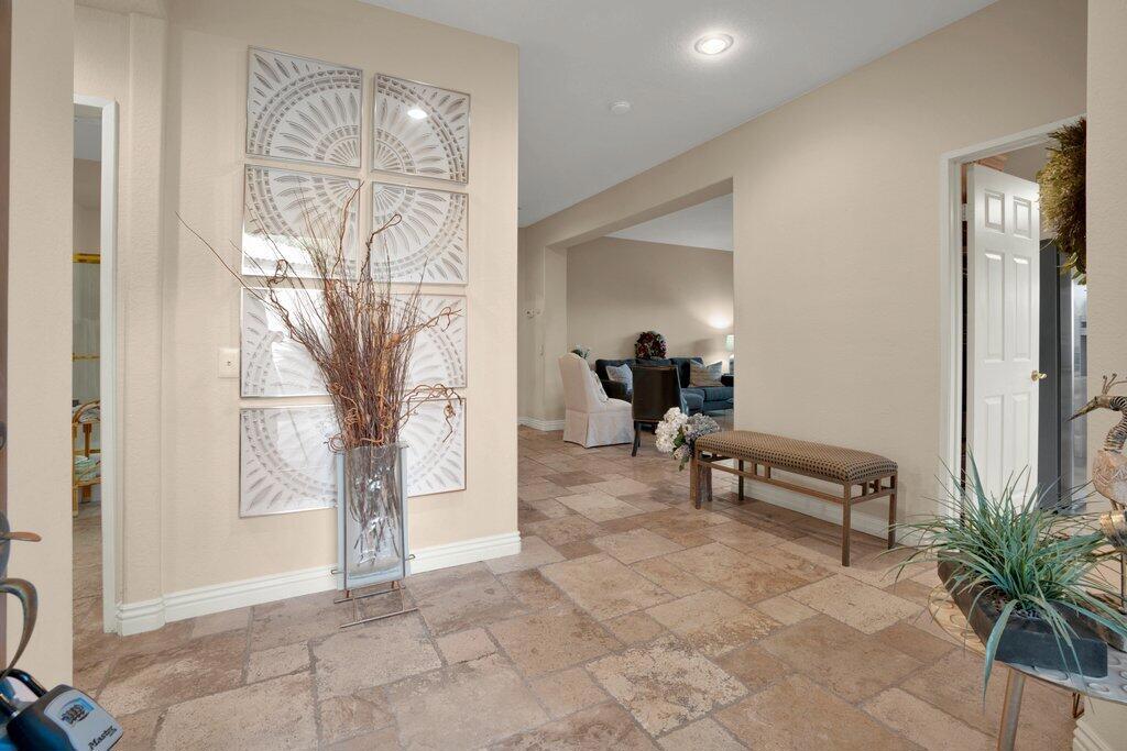 Laguna De La Paz - Residential