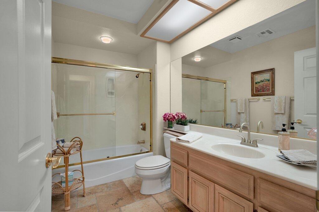 Laguna De La Paz - Residential