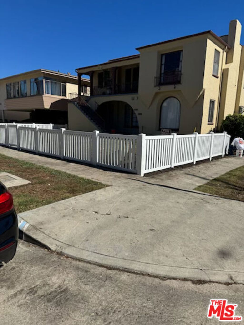 Photo of 1068 S Wooster Street, Los Angeles, CA 90035 (MLS # 25610433)