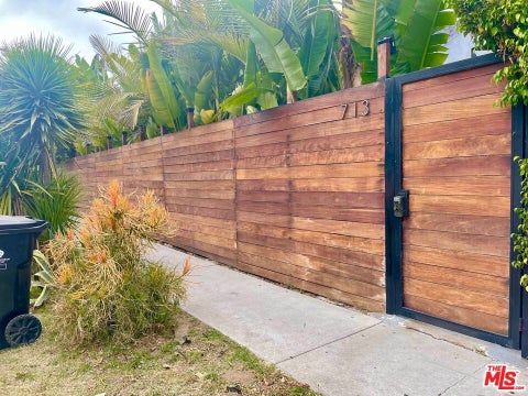 Photo of 713 Vernon Avenue #2, Venice, CA 90291 (MLS # 26103116)