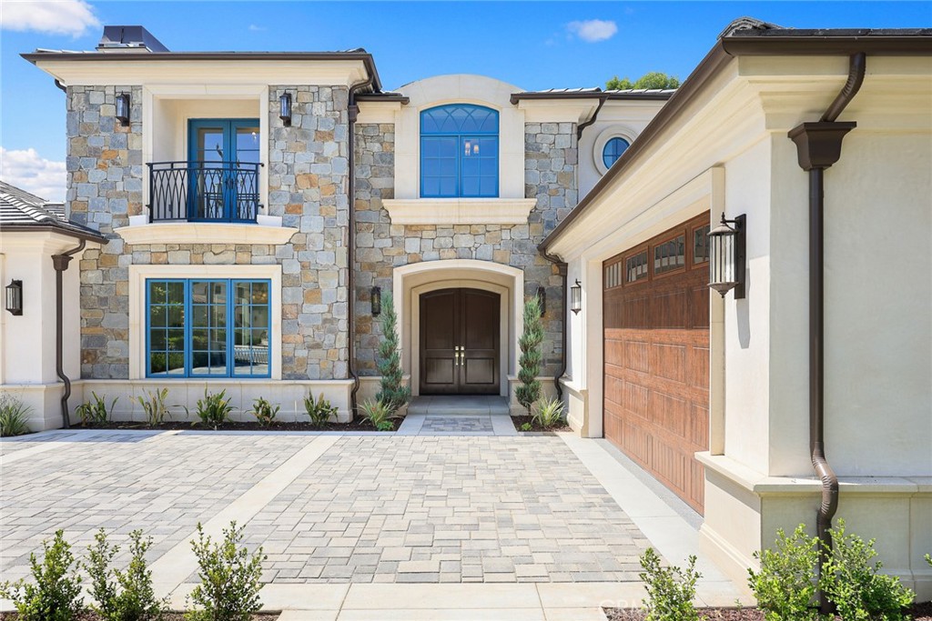 Properties 4 264 W Naomi Ave