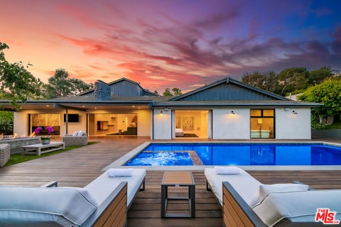 Photo of 9038 MEREDITH Place, Beverly Hills, CA 90210 (MLS # 26872597)