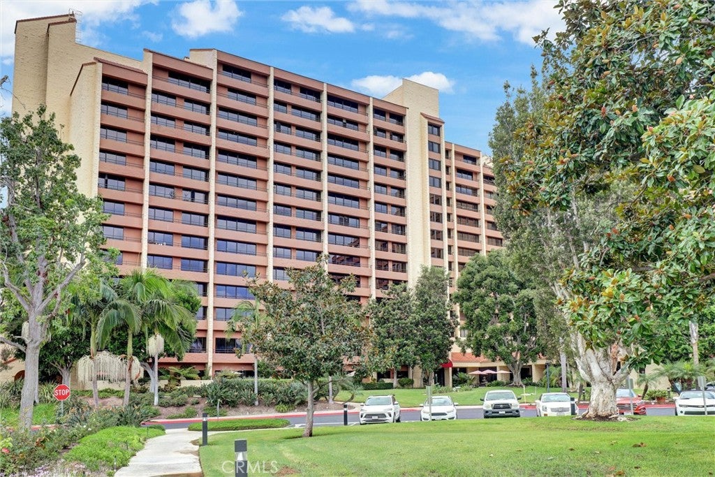 24055 Paseo Del Lago
