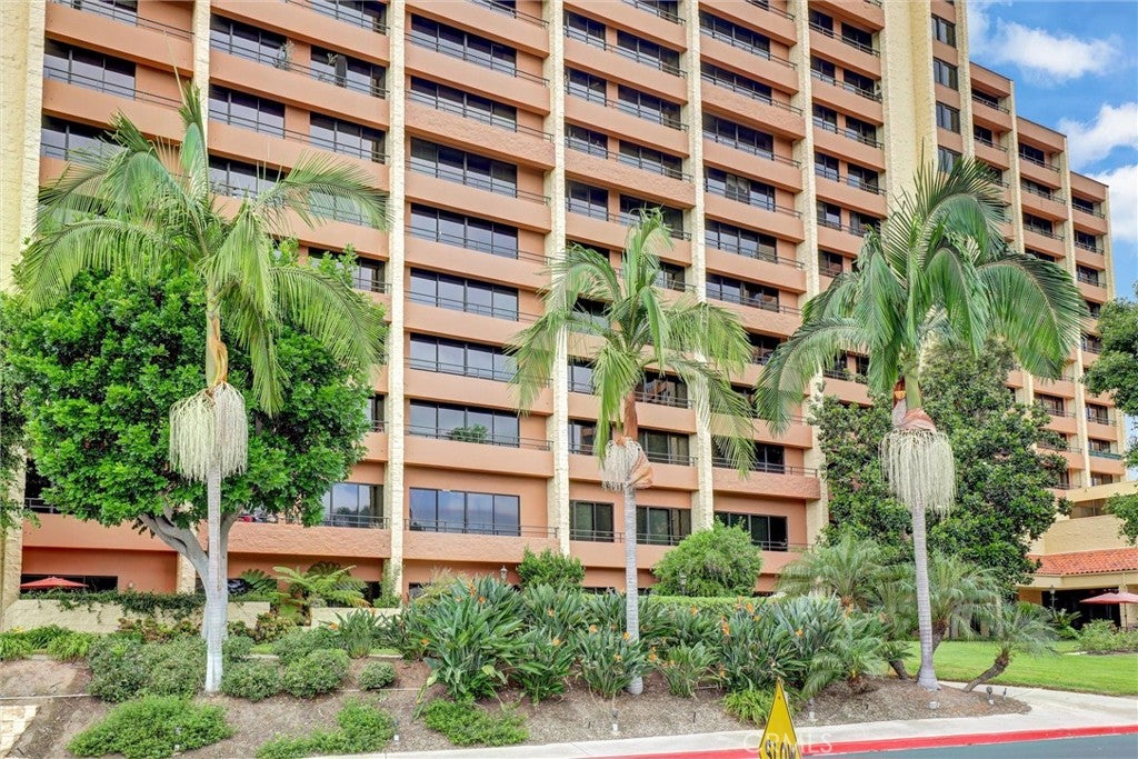 24055 Paseo Del Lago