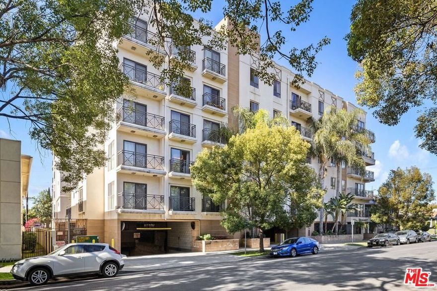 Fantastic opportunity to lease this completely updated 3B/2B condo in prime Hancock Park.  Featuring new hardwood flooring throughout, this bright and airy residence offers comfort with a warm, elegant feel.  Spacious living area is filled with natural light, outdoor balconies, and flows into a stylish, updated kitchen with modern cabinetry, sleek countertops, stainless steel appliances, and ample storage.  All 3 bedrooms are generously sized, complimented by two beautifully updated bathrooms.  Primary bedroom has walk in closet and en suite bath.  In-unit laundry adds everyday convenience and functionality.  Condo includes 2 tandem parking spots and additional storage.  Situated within the highly coveted 3rd street elementary school district, the home is ideal for anyone seeking quality education in one of Los Angeles' most desirable and charming neighborhoods.  Amongst tree lined streets, with close proximity to dining, shopping, cafes, and easy access to major transportation routes.  If you're looking for move-in ready in an ideal location, schedule a showing now!