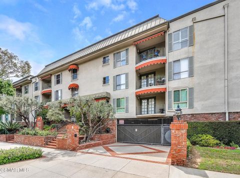 Photo of 339 S Catalina Avenue #320, Pasadena, CA 91106 (MLS # 226002134)