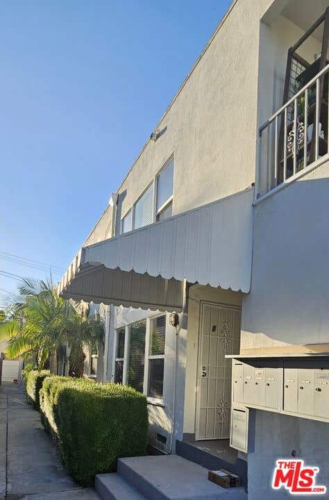 Photo of 1227 S Holt Avenue #5, Los Angeles, CA 90035 (MLS # 26876077)