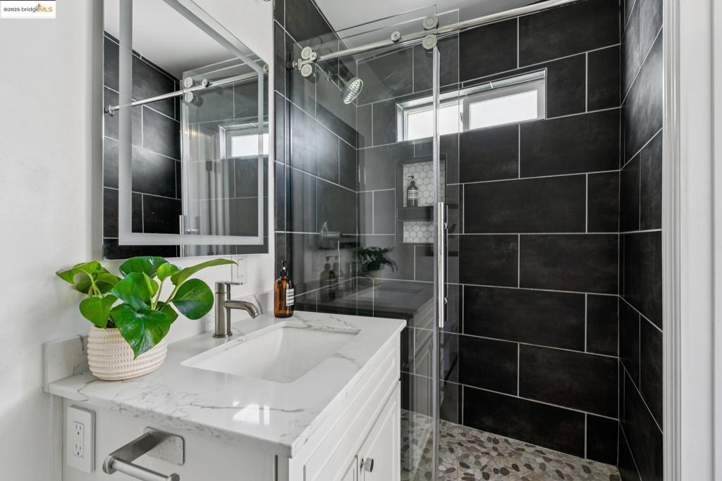 REDWOOD HEIGHTS - Residential