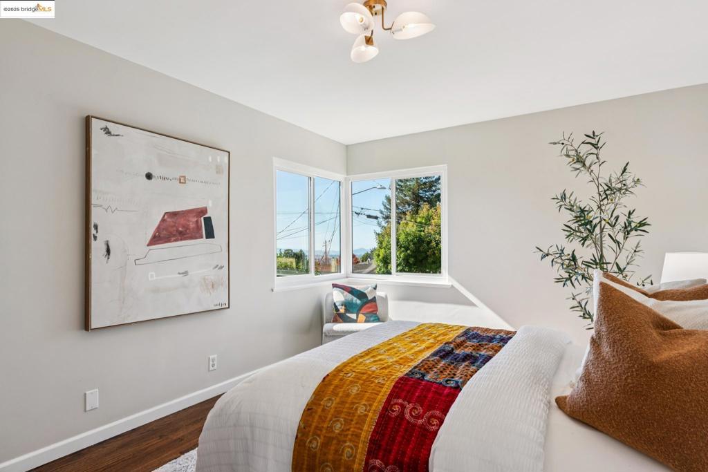 REDWOOD HEIGHTS - Residential