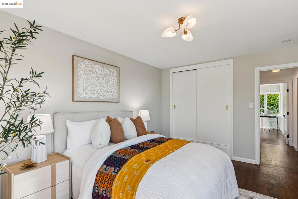 REDWOOD HEIGHTS - Residential