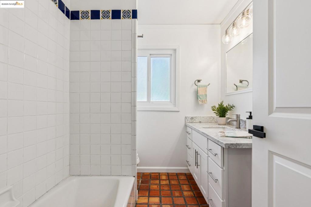 REDWOOD HEIGHTS - Residential