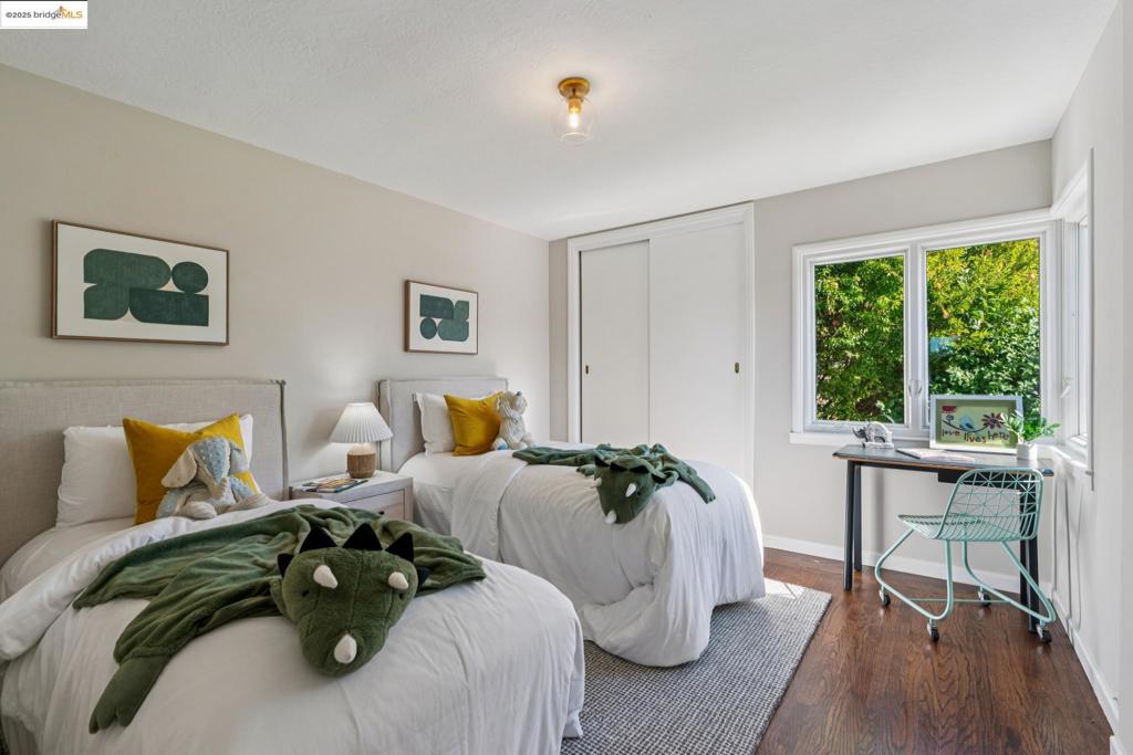 REDWOOD HEIGHTS - Residential