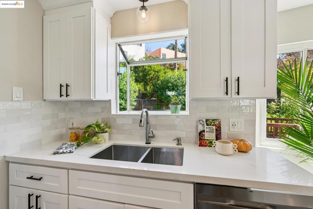 REDWOOD HEIGHTS - Residential