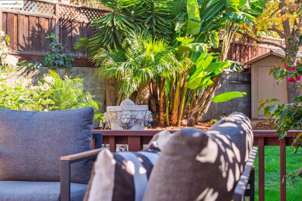 REDWOOD HEIGHTS - Residential