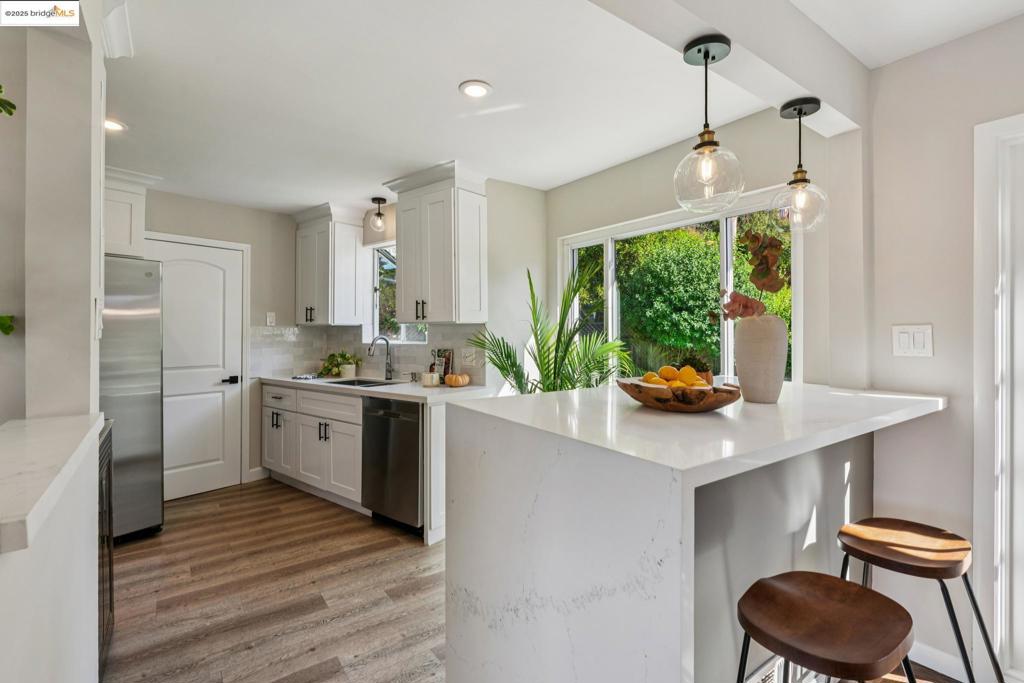 REDWOOD HEIGHTS - Residential